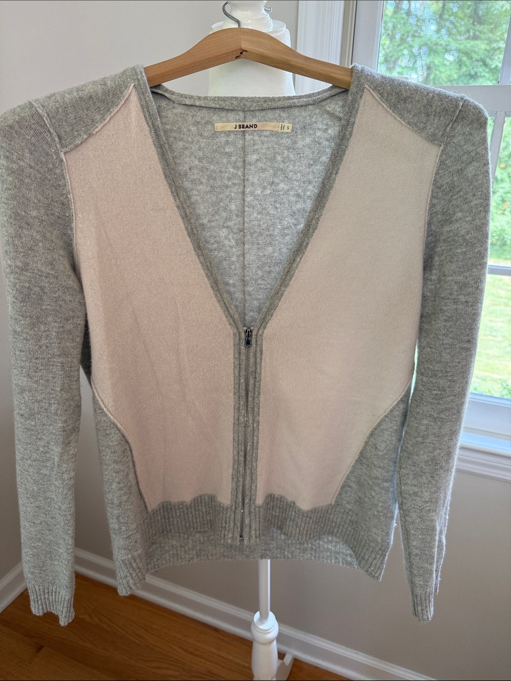 J BRAND 100% Cashmere V-Neck Grandpa Cardigan Size Small Style# JW07SW8861